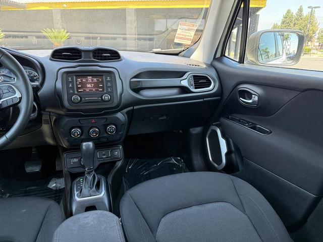 Photo of 2020 Alpine White Clearcoat Jeep Renegade