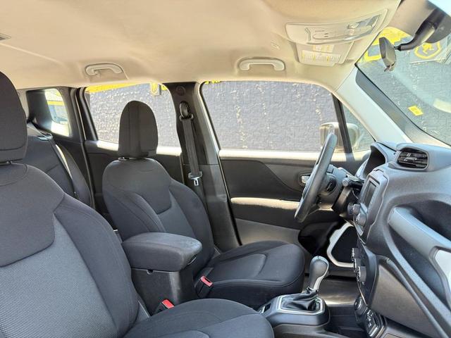 Photo of 2020 Alpine White Clearcoat Jeep Renegade