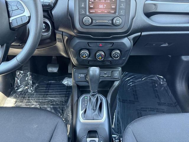 Photo of 2020 Alpine White Clearcoat Jeep Renegade
