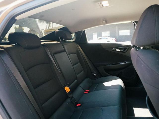 Photo of 2018 Sandy Ridge Metallic Chevrolet Malibu Hybrid