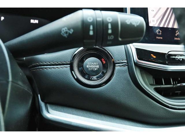 Photo of 2023 Redline Pearlcoat Jeep Compass