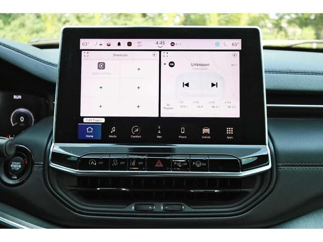 Photo of 2023 Redline Pearlcoat Jeep Compass