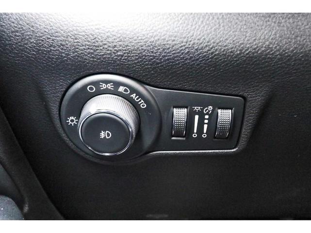 Photo of 2023 Redline Pearlcoat Jeep Compass