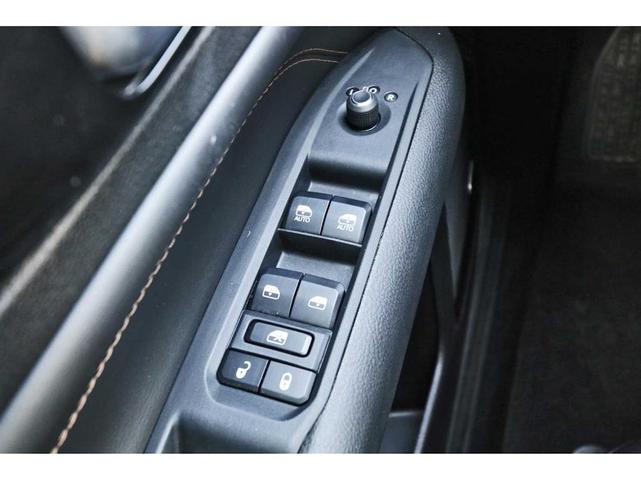 Photo of 2023 Redline Pearlcoat Jeep Compass