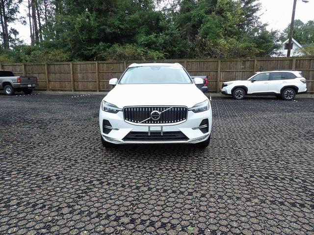 Photo of 2022 Crystal White Metallic Volvo XC60