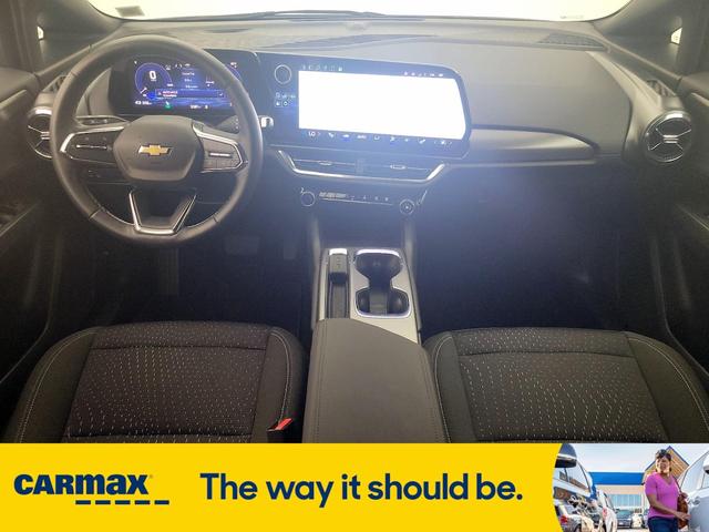 Photo of 2025 White Chevrolet Equinox EV