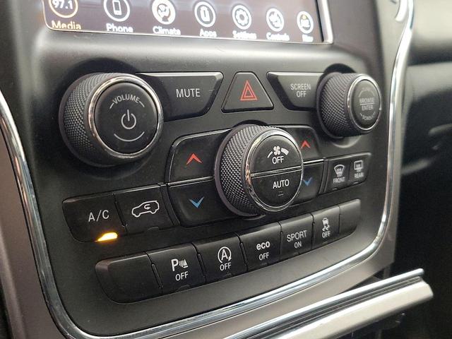 Photo of 2018 White Jeep Grand Cherokee