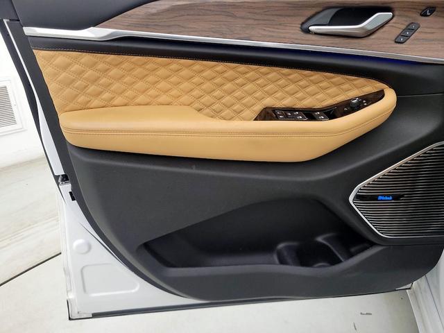 Photo of 2023 White Jeep Grand Cherokee 4xe