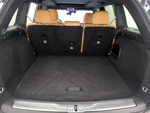 Photo of 2023 White Jeep Grand Cherokee 4xe