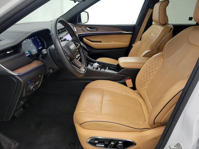Photo of 2023 White Jeep Grand Cherokee 4xe