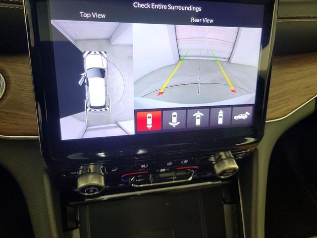 Photo of 2023 White Jeep Grand Cherokee 4xe