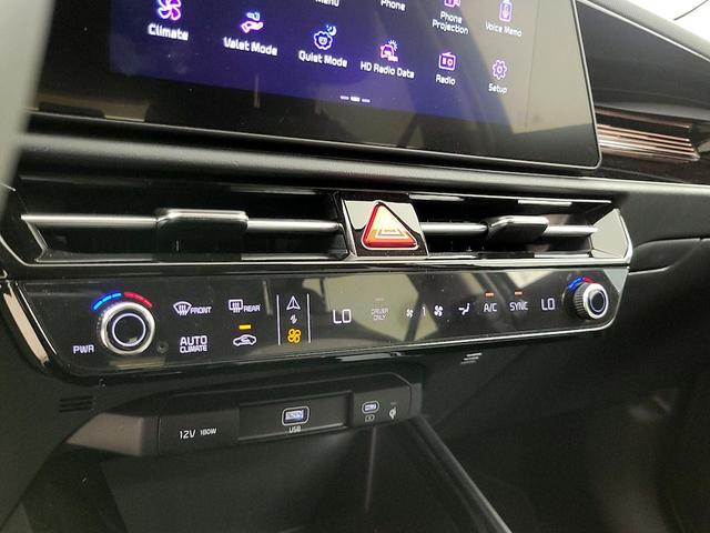 Photo of 2025 Gray Kia Niro