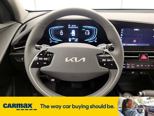 Photo of 2025 Gray Kia Niro