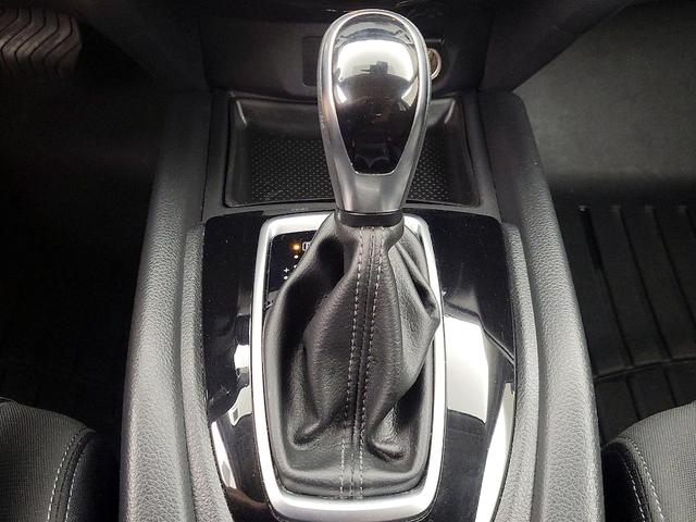 Photo of 2019 Silver Nissan Rogue