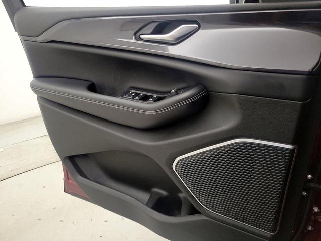 Photo of 2022 Burgundy Jeep Grand Cherokee L