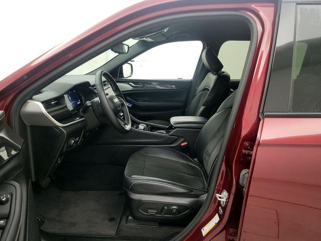 Photo of 2022 Burgundy Jeep Grand Cherokee L
