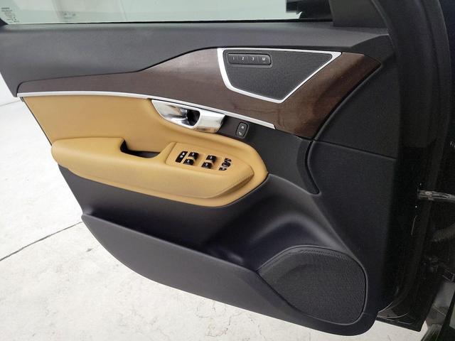 Photo of 2016 Black Volvo XC90