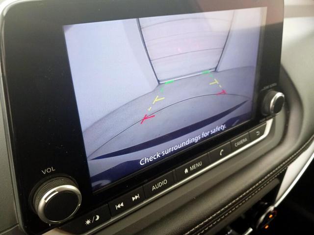 Photo of 2023 White Nissan Rogue