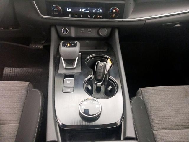 Photo of 2023 White Nissan Rogue
