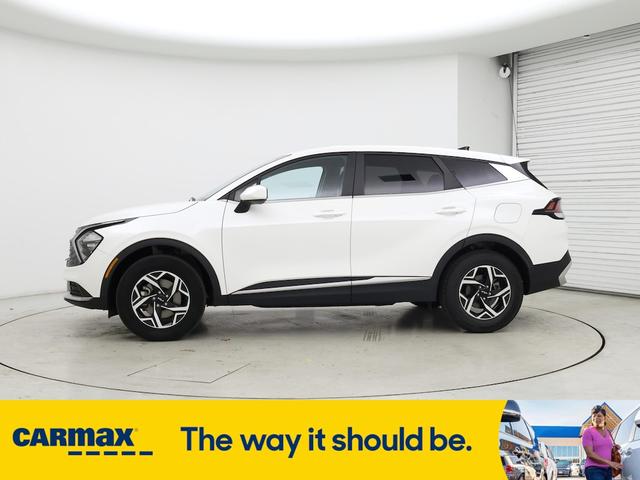 Photo of 2023 White Kia Sportage