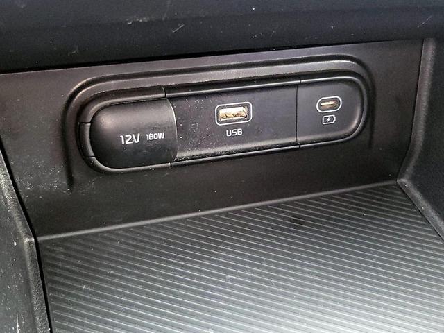 Photo of 2023 White Kia Sportage