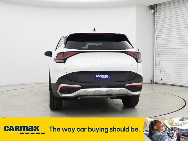 Photo of 2023 White Kia Sportage