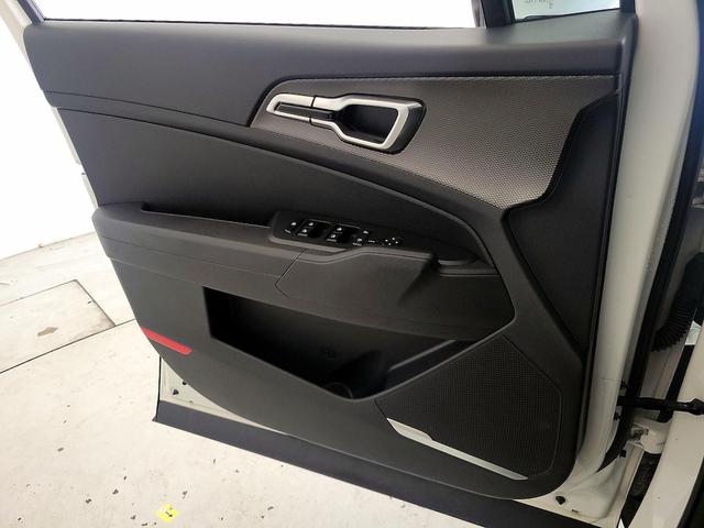 Photo of 2023 White Kia Sportage