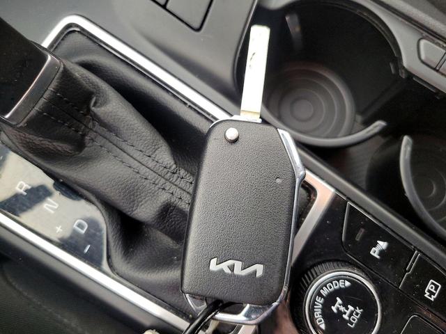 Photo of 2023 White Kia Sportage