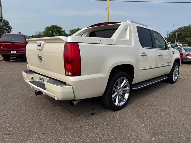 Photo of 2008 White Cadillac Escalade EXT