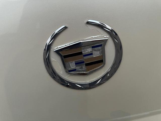 Photo of 2008 White Cadillac Escalade EXT