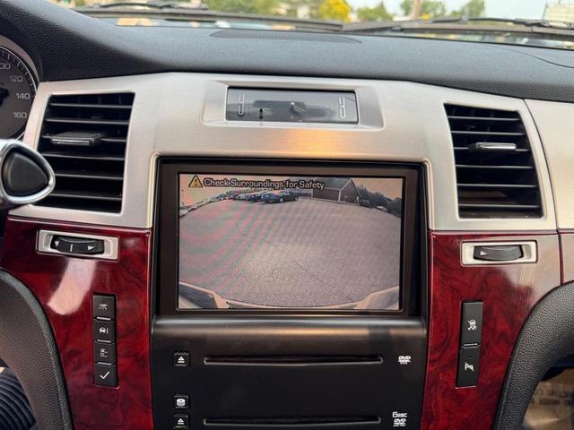 Photo of 2008 White Cadillac Escalade EXT