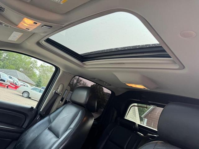 Photo of 2008 White Cadillac Escalade EXT