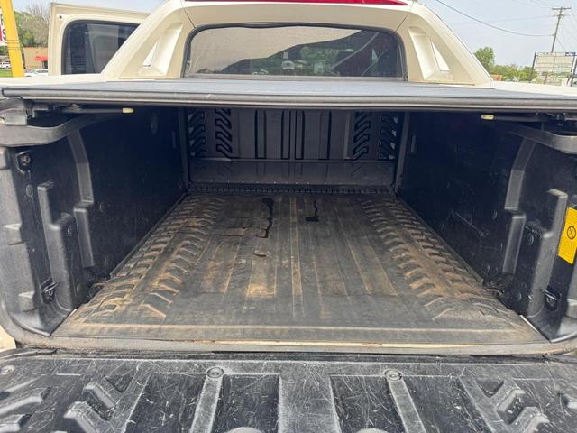 Photo of 2008 White Cadillac Escalade EXT
