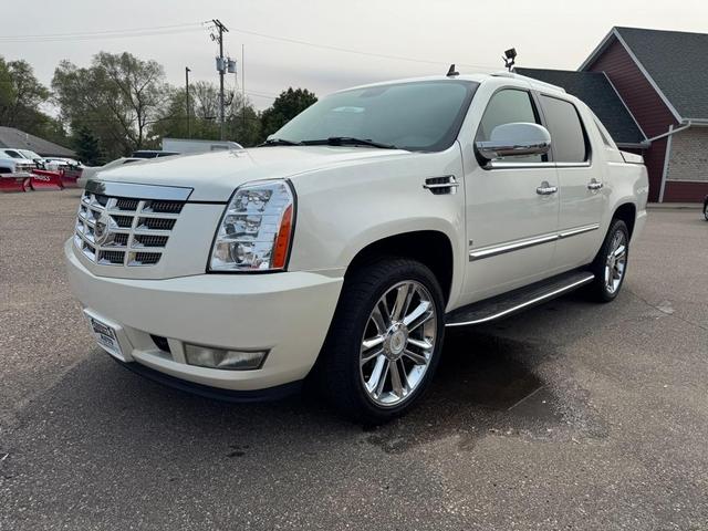 Photo of 2008 White Cadillac Escalade EXT