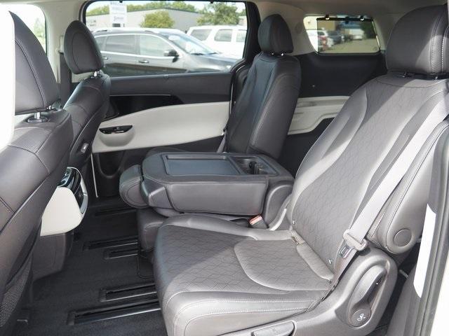 Photo of 2024 Snow White Pearl Kia Carnival