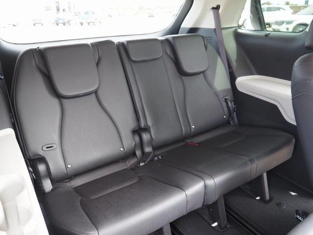 Photo of 2024 Snow White Pearl Kia Carnival
