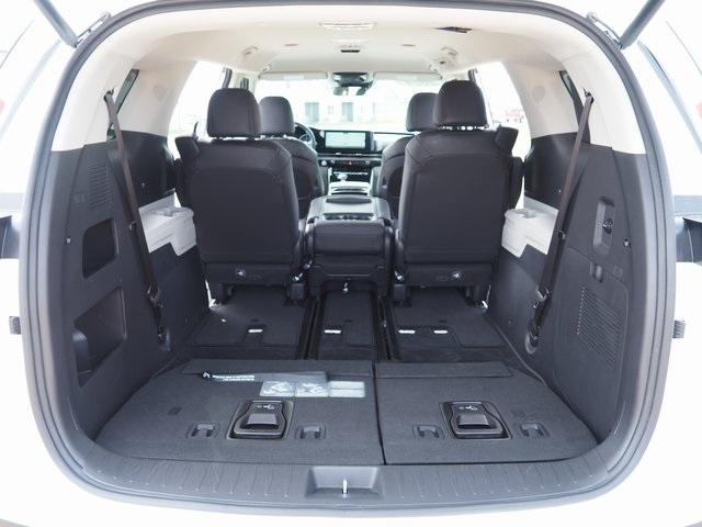 Photo of 2024 Snow White Pearl Kia Carnival