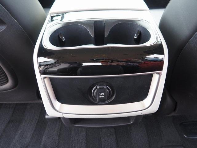 Photo of 2024 Snow White Pearl Kia Carnival