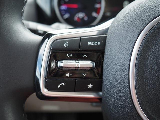 Photo of 2024 Snow White Pearl Kia Carnival