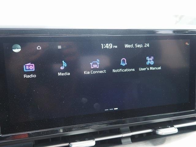 Photo of 2024 Snow White Pearl Kia Carnival