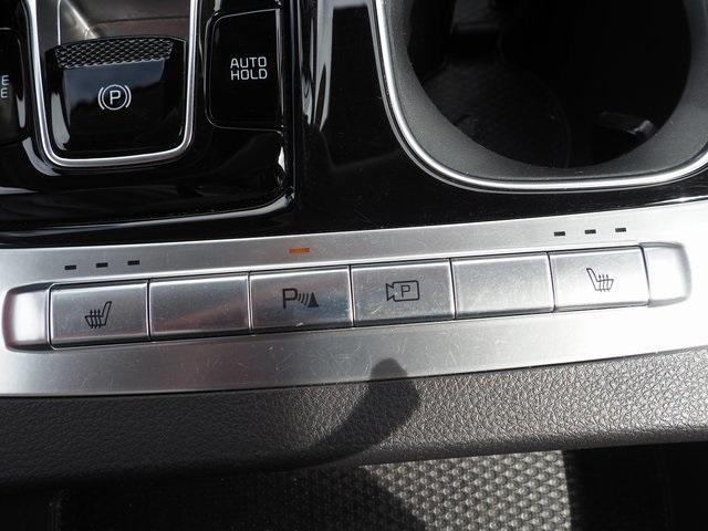 Photo of 2024 Snow White Pearl Kia Carnival