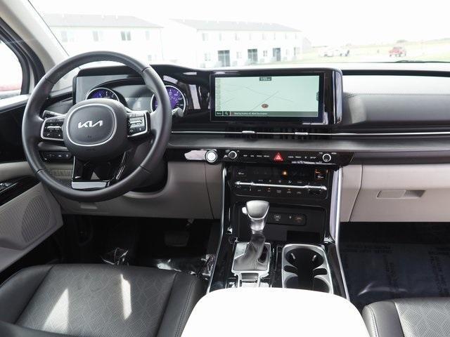 Photo of 2024 Snow White Pearl Kia Carnival
