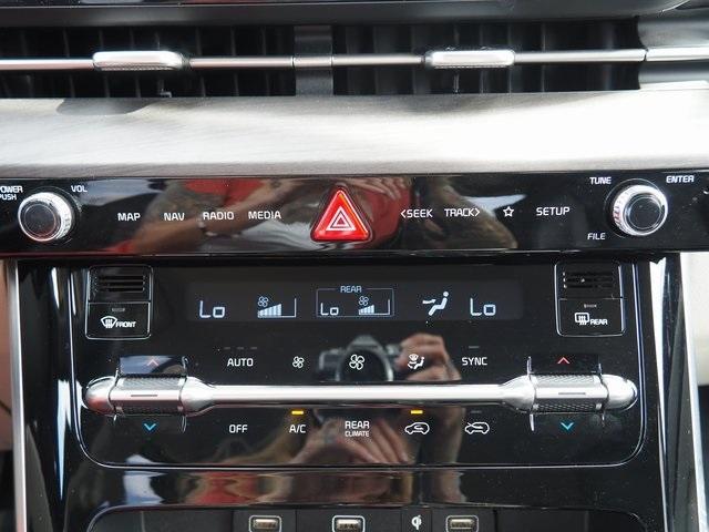 Photo of 2024 Snow White Pearl Kia Carnival