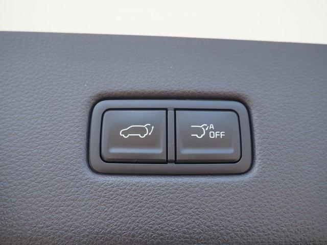 Photo of 2024 Snow White Pearl Kia Carnival