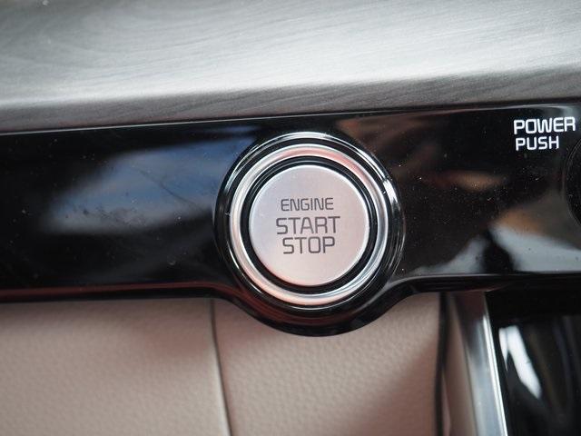 Photo of 2024 Snow White Pearl Kia Carnival