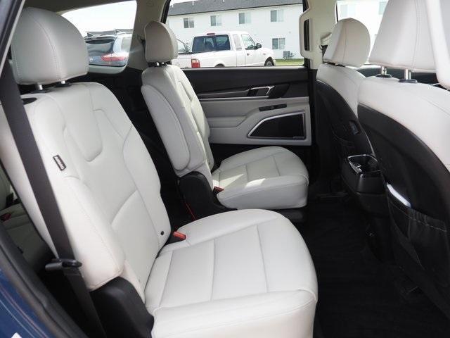 Photo of 2023 Midnight Black Kia Telluride