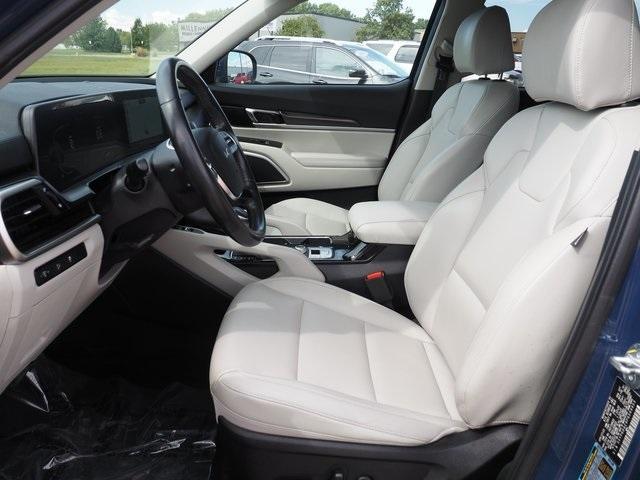 Photo of 2023 Midnight Black Kia Telluride