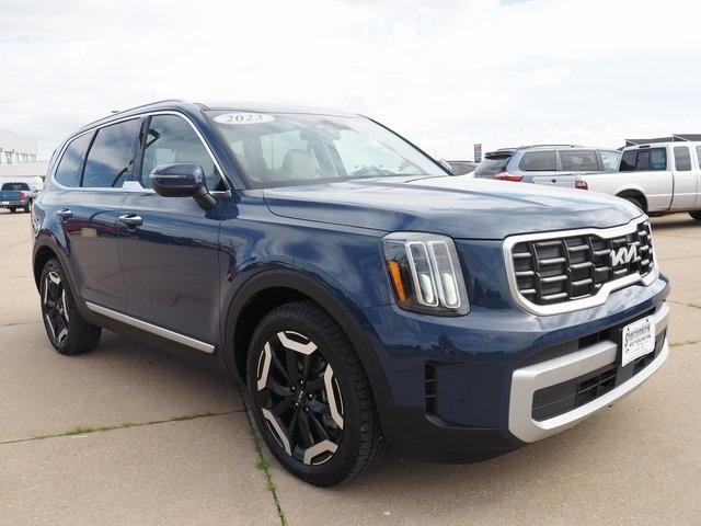 Photo of 2023 Midnight Black Kia Telluride