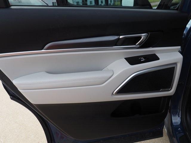 Photo of 2023 Midnight Black Kia Telluride