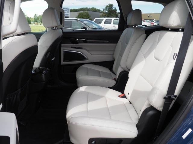 Photo of 2023 Midnight Black Kia Telluride
